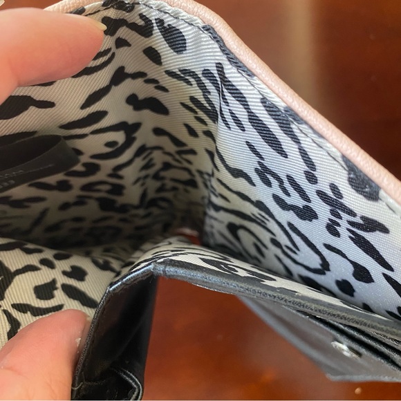 NWT Jessica Simpson | Soft Pink Small Frankie Center Divider Faux Leather Wallet - Picture 5 of 6